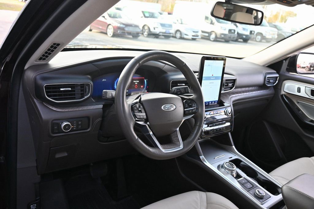 Certified 2022 Ford Explorer Platinum w/ Equipment Group 601A image 21