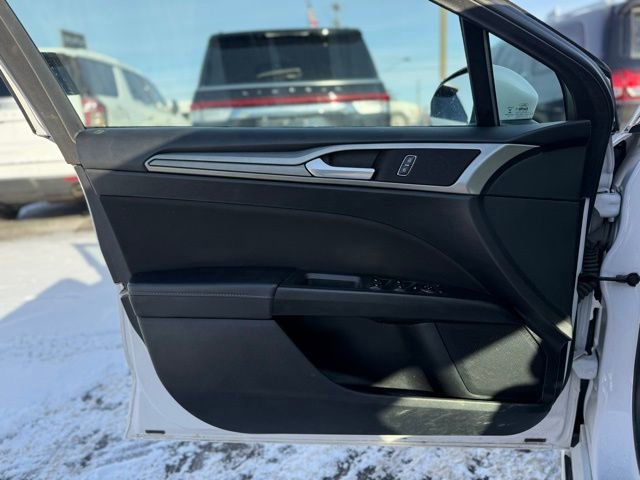 Certified 2020 Ford Fusion SE image 25