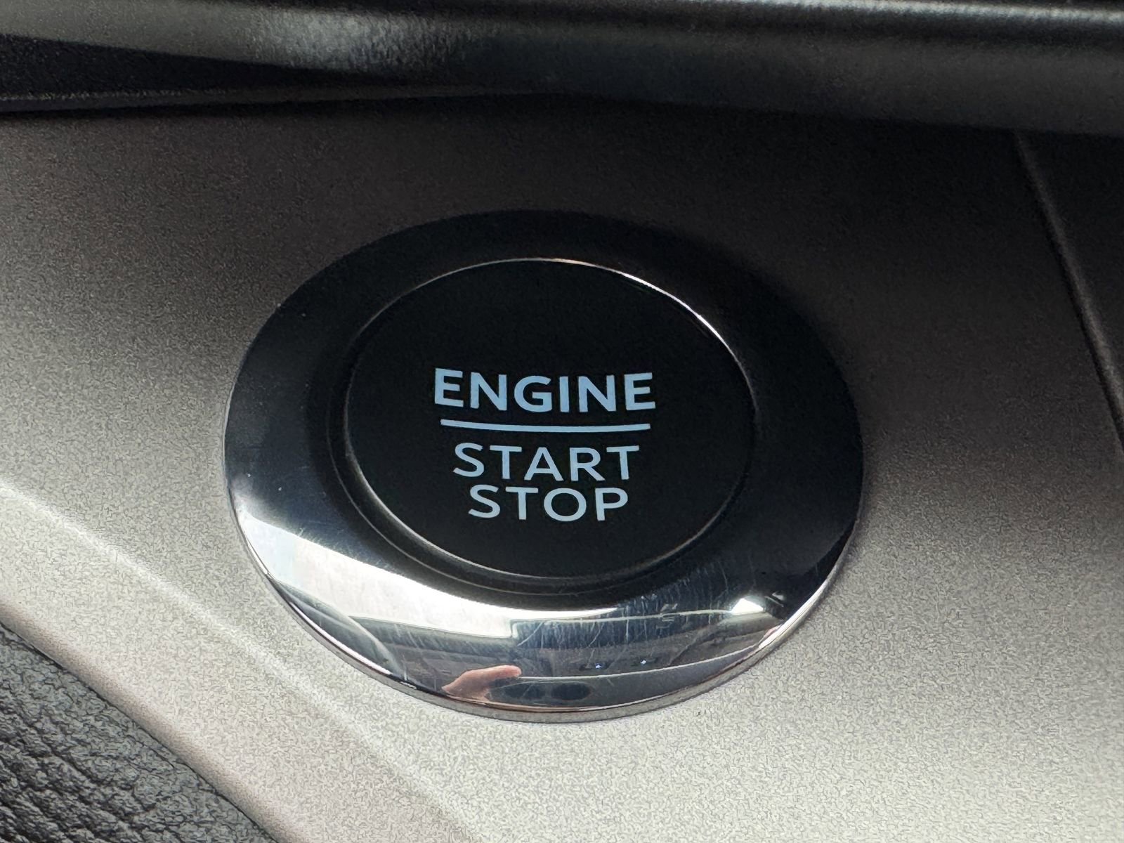 Certified 2023 Ford Explorer XLT RWD image 21