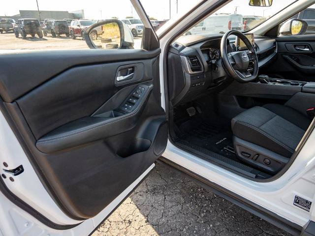 Used 2025 Nissan Rogue SV AWD/4WD image 30