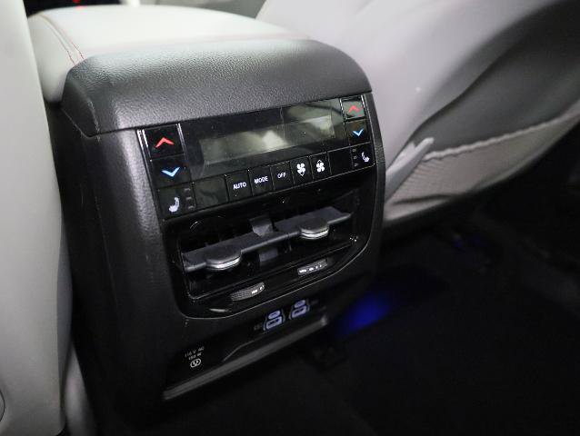 Used 2022 Jeep Grand Cherokee Overland w/ Luxury Tech Group IV AWD/4WD image 24