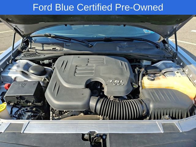 Used 2017 Dodge Challenger SXT w/ Blacktop Package RWD image 28