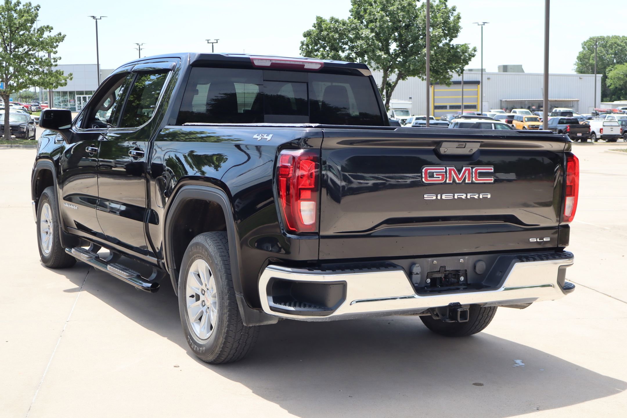Used 2021 GMC Sierra 1500 SLE w/ Preferred Package AWD/4WD image 8