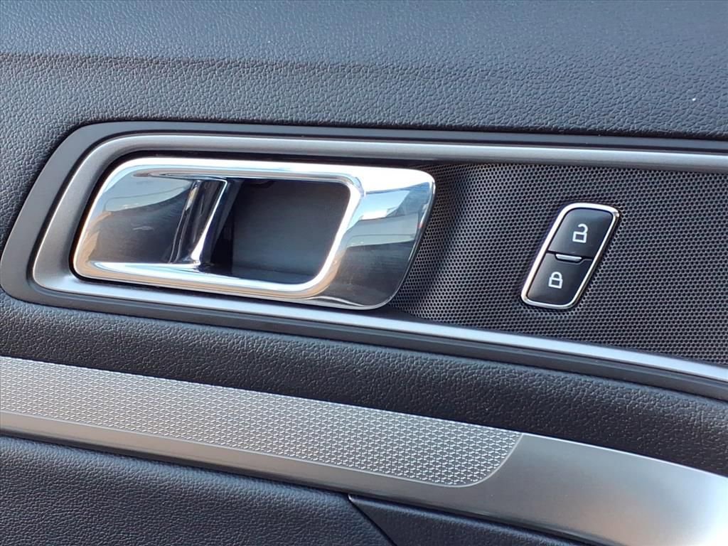 Certified 2019 Ford Explorer XLT w/ Equipment Group 202A image 14