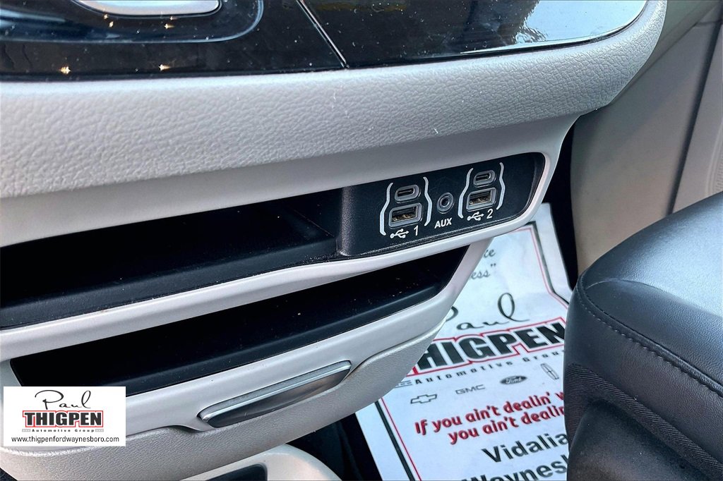 Used 2024 Chrysler Pacifica Touring-L image 32