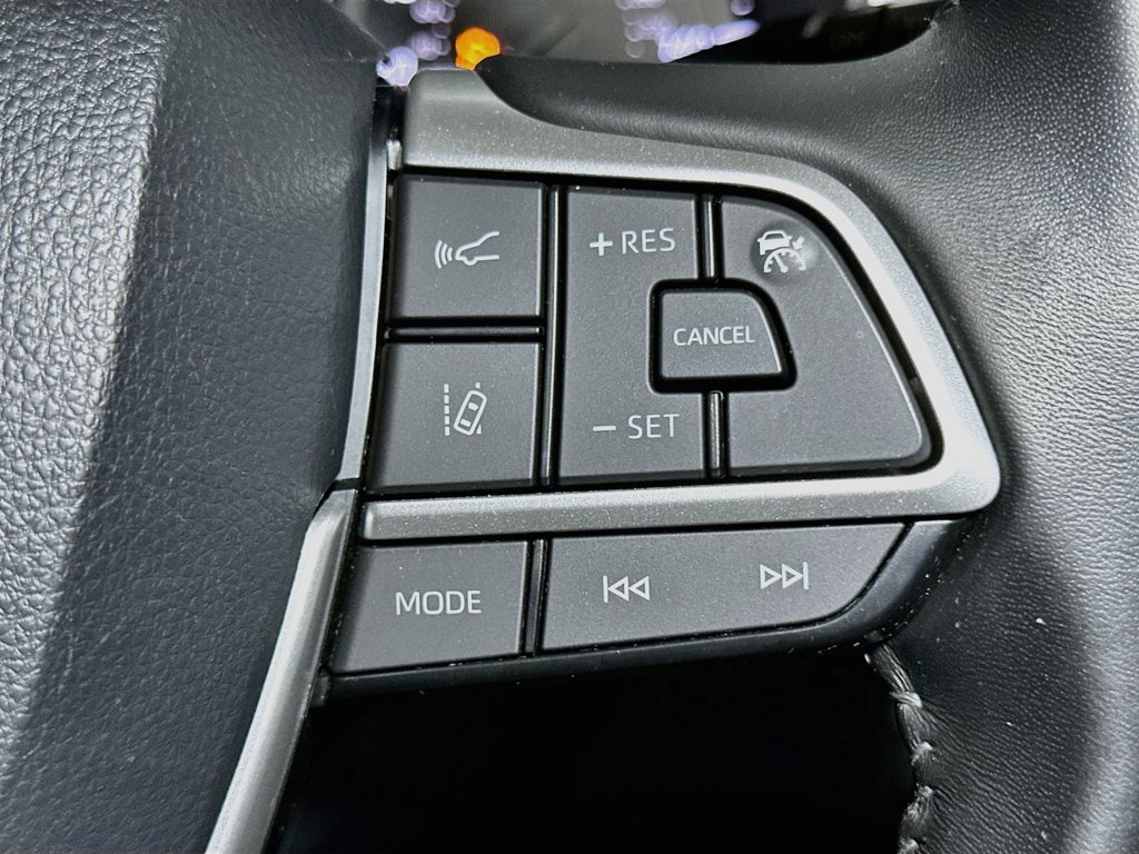 Used 2023 Toyota Highlander XSE AWD/4WD image 36