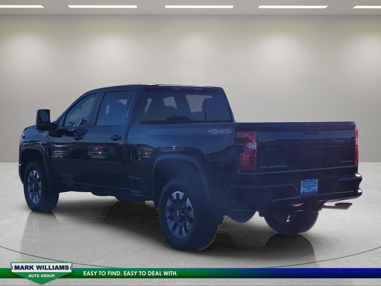 Used 2024 Chevrolet Silverado 2500 Custom w/ Custom Value Package image 3