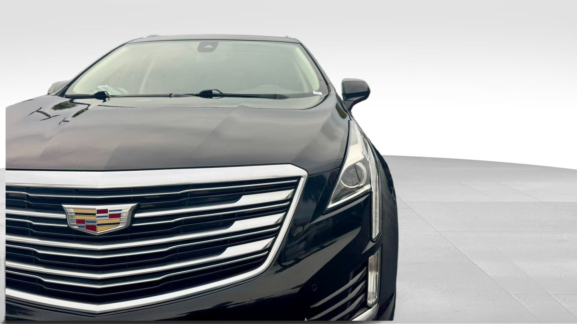 Used 2018 Cadillac XT5 Luxury w/ Driver Awareness Package image 23