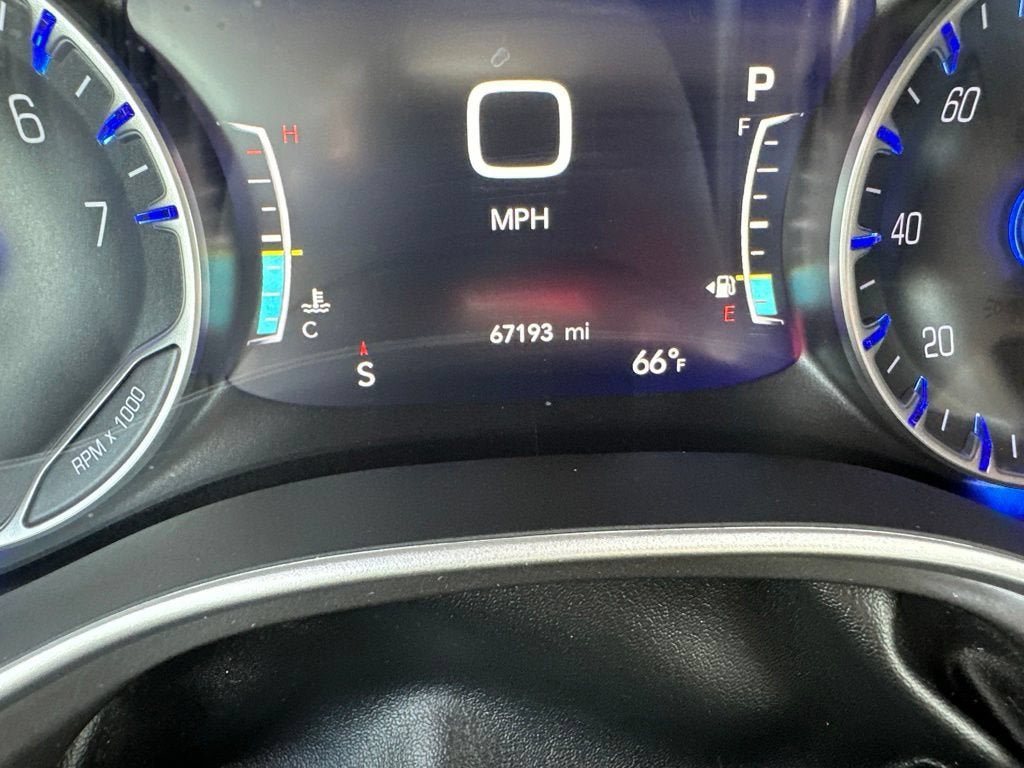Used 2023 Chrysler Pacifica Touring-L FWD image 18