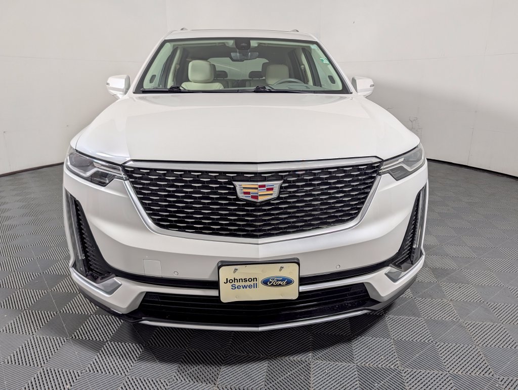 Used 2023 Cadillac XT6 Premium Luxury w/ Technology Package FWD image 3