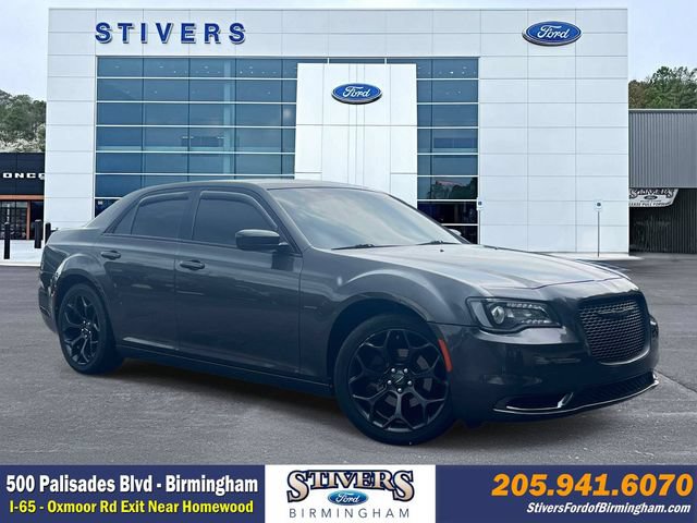 Used 2019 Chrysler 300 Touring w/ Sport Appearance Package RWD image 1