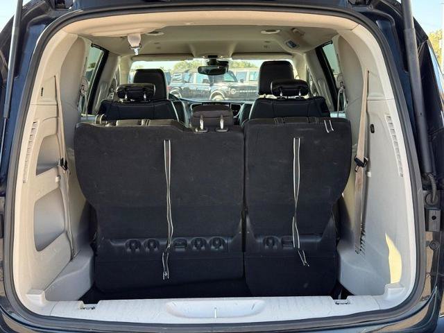 Used 2023 Chrysler Pacifica Touring-L FWD image 6
