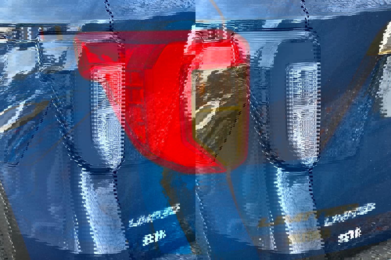 Certified 2022 Ford Explorer Limited w/ Equipment Group 301A image 8