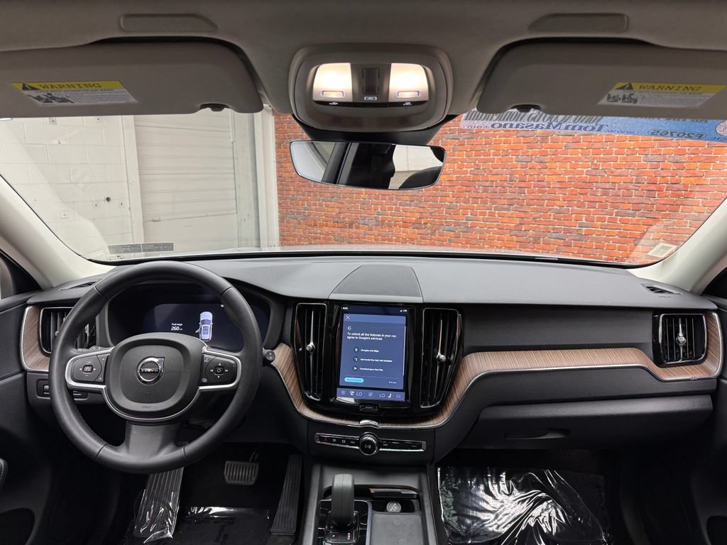 Used 2022 Volvo XC60 B5 Momentum AWD/4WD image 13