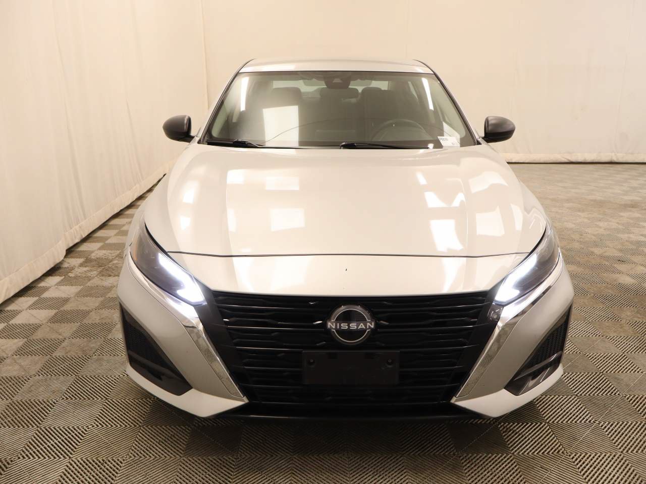 Used 2025 Nissan Altima 2.5 SV FWD image 4