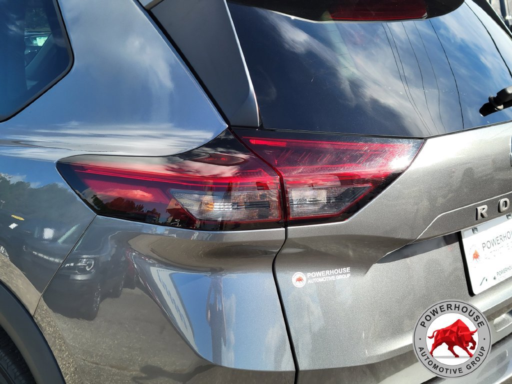 Used 2024 Nissan Rogue SV FWD image 13