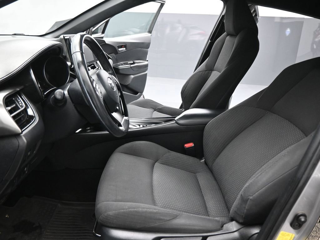 Used 2018 Toyota C-HR XLE FWD image 39