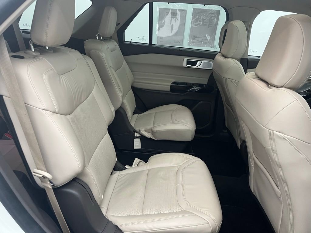 Certified 2022 Ford Explorer Platinum w/ Equipment Group 601A image 33