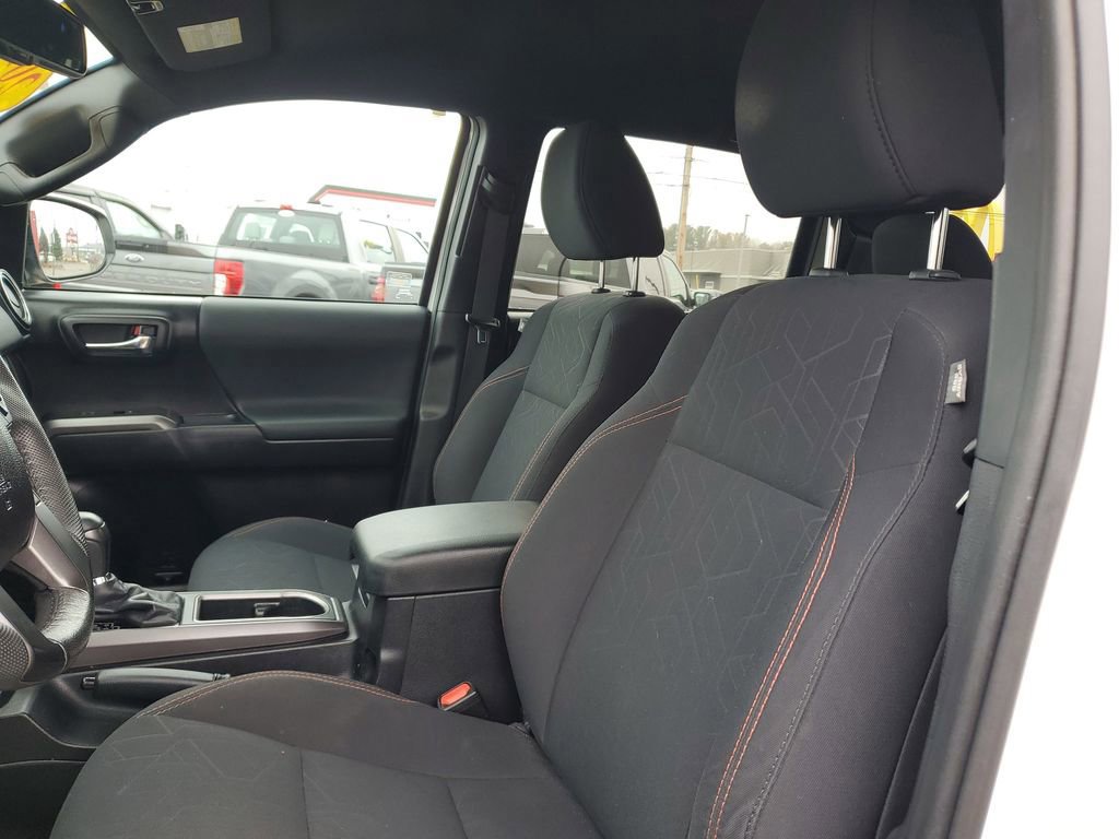 Used 2020 Toyota Tacoma TRD Sport w/ Technology Package image 14