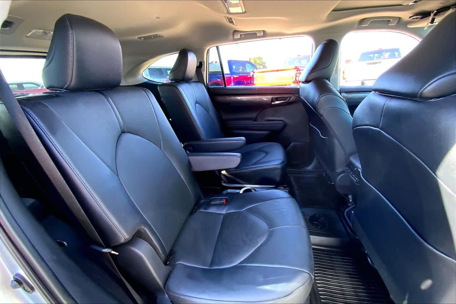 Used 2025 Toyota Highlander Limited AWD/4WD image 20
