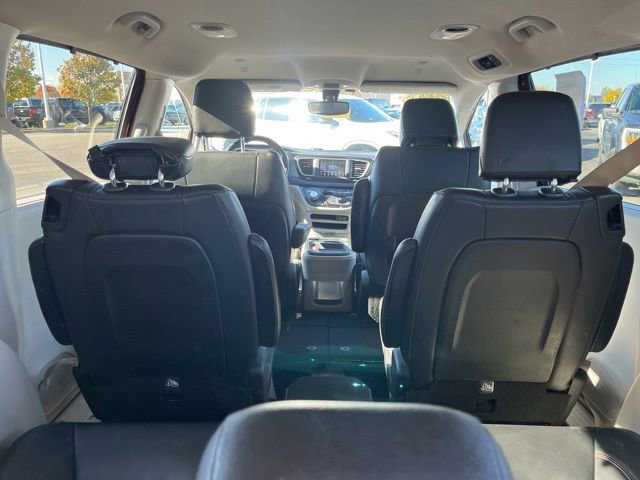 Used 2020 Chrysler Pacifica Touring-L image 14