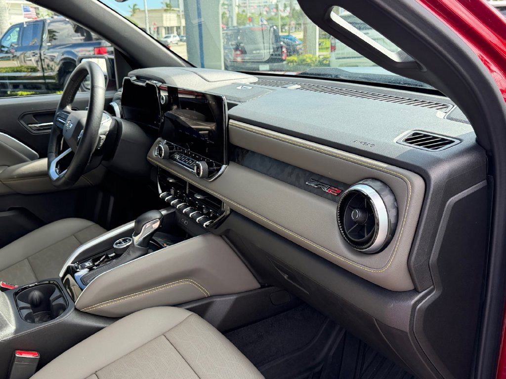 Used 2026 Chevrolet Colorado ZR2 w/ Technology Package AWD/4WD image 17