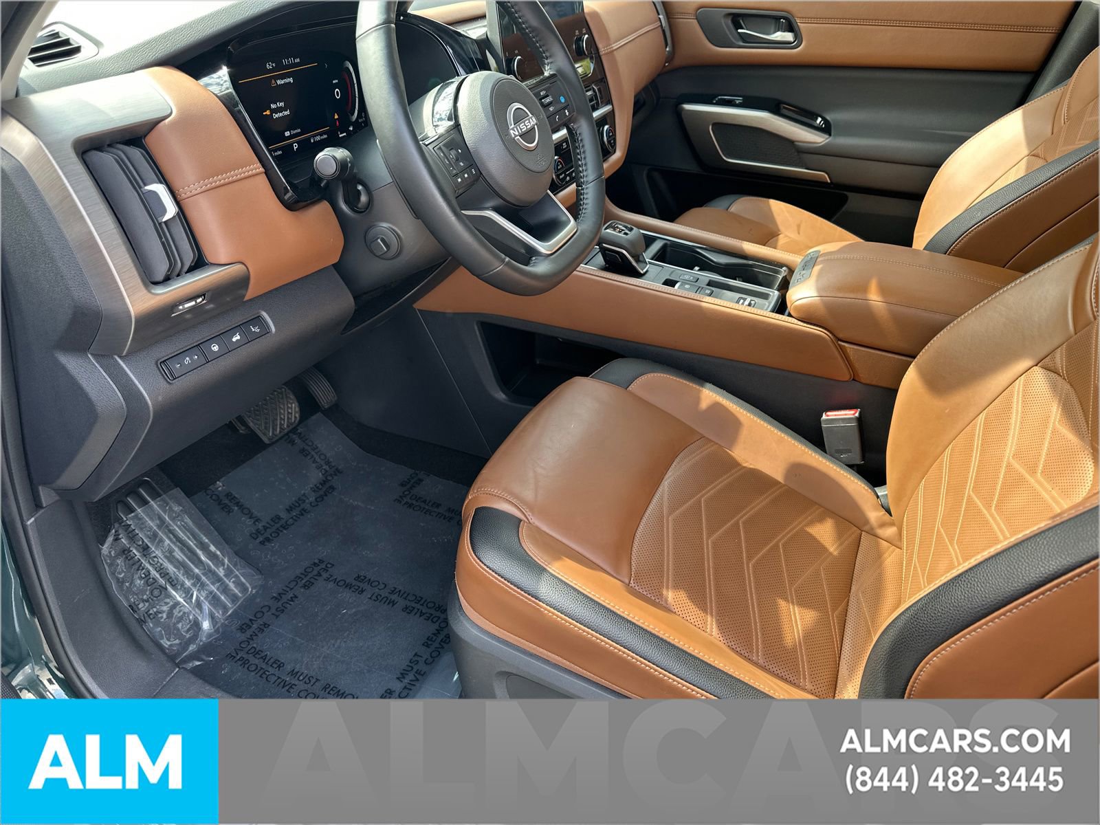 Used 2025 Nissan Pathfinder Platinum FWD image 11