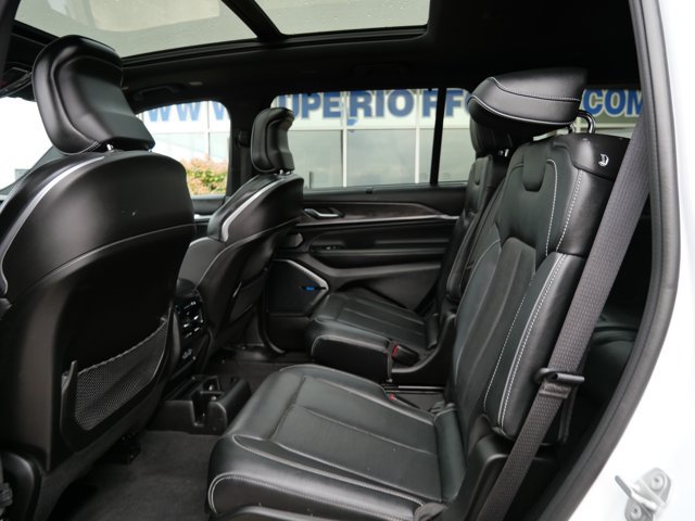 Used 2022 Jeep Grand Cherokee L Overland w/ Luxury Tech Group IV AWD/4WD image 17