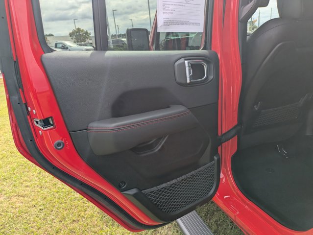 Used 2024 Jeep Wrangler Unlimited Rubicon w/ Technology Group image 26