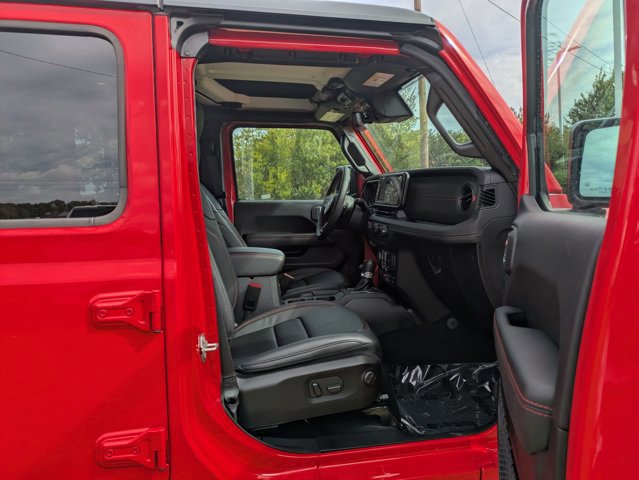 Used 2024 Jeep Wrangler Unlimited Rubicon w/ Technology Group image 33