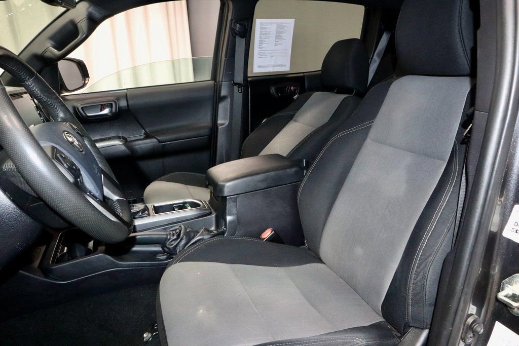 Used 2020 Toyota Tacoma TRD Off-Road w/ Technology Package image 25