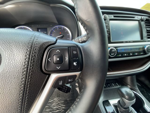 Used 2019 Toyota Highlander XLE AWD/4WD image 19