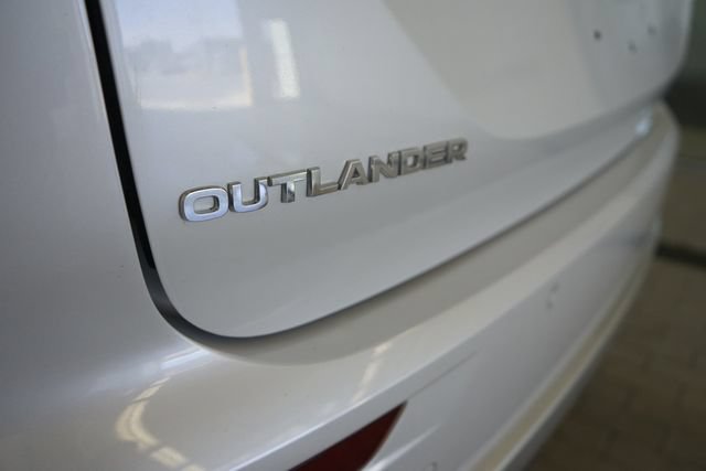 Used 2022 Mitsubishi Outlander SE AWD/4WD image 14