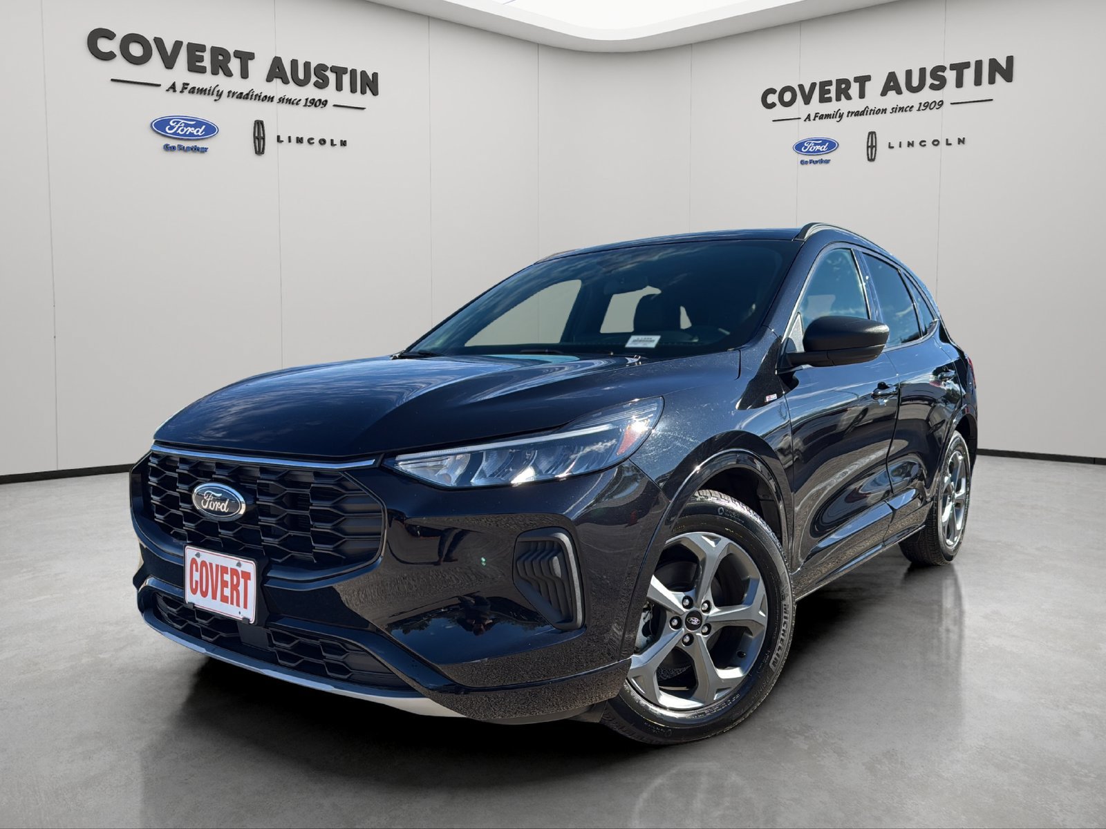 Certified 2023 Ford Escape ST-Line w/ Tech Pack #1 FWD image 1