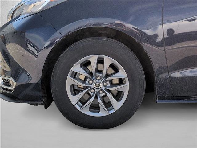 Used 2022 Toyota Sienna XLE image 10