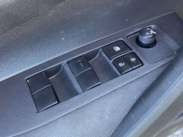 Used 2021 Toyota Corolla LE FWD image 17