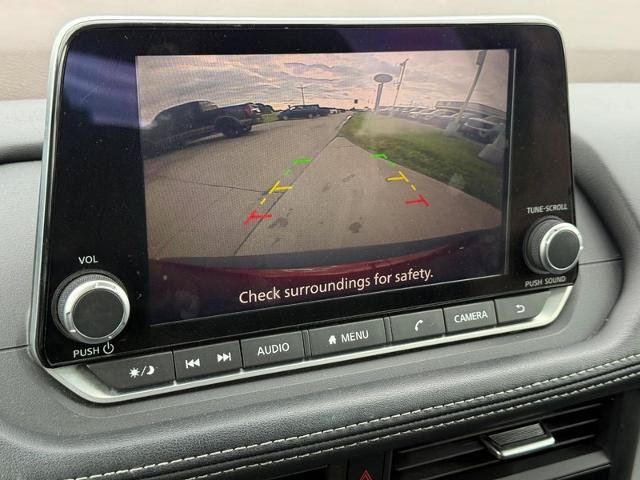 Used 2023 Nissan Rogue S FWD image 16