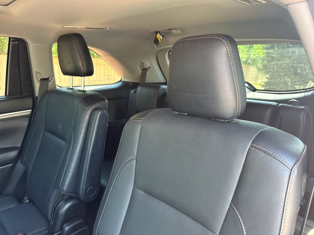 Used 2019 Toyota Highlander Limited Platinum AWD/4WD image 20