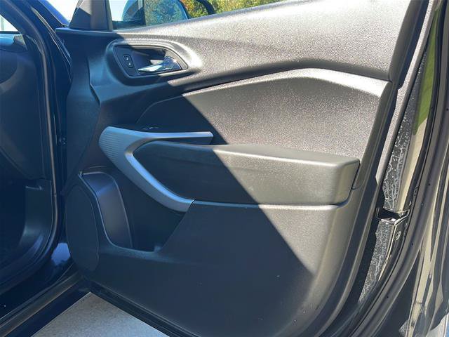 Used 2025 Chevrolet Trax RS w/ Driver Confidence Package FWD image 21