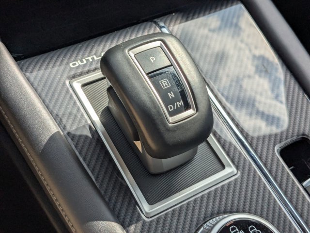 Used 2023 Mitsubishi Outlander SE image 28