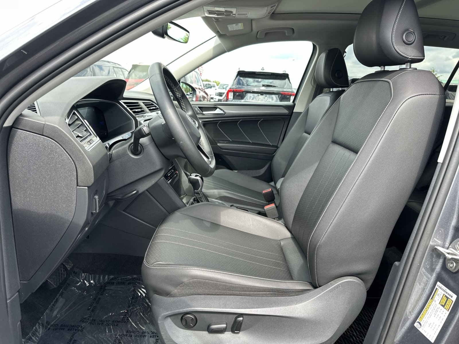Used 2023 Volkswagen Tiguan SE w/ Panoramic Sunroof Package AWD/4WD image 14
