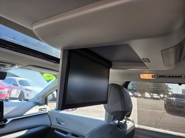 Used 2023 Toyota Sienna Limited AWD/4WD image 11