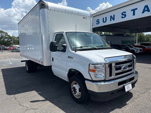 Certified 2024 Ford E-450 and Econoline 450 Super Duty w/ Driver's Safety Package RWD image 3