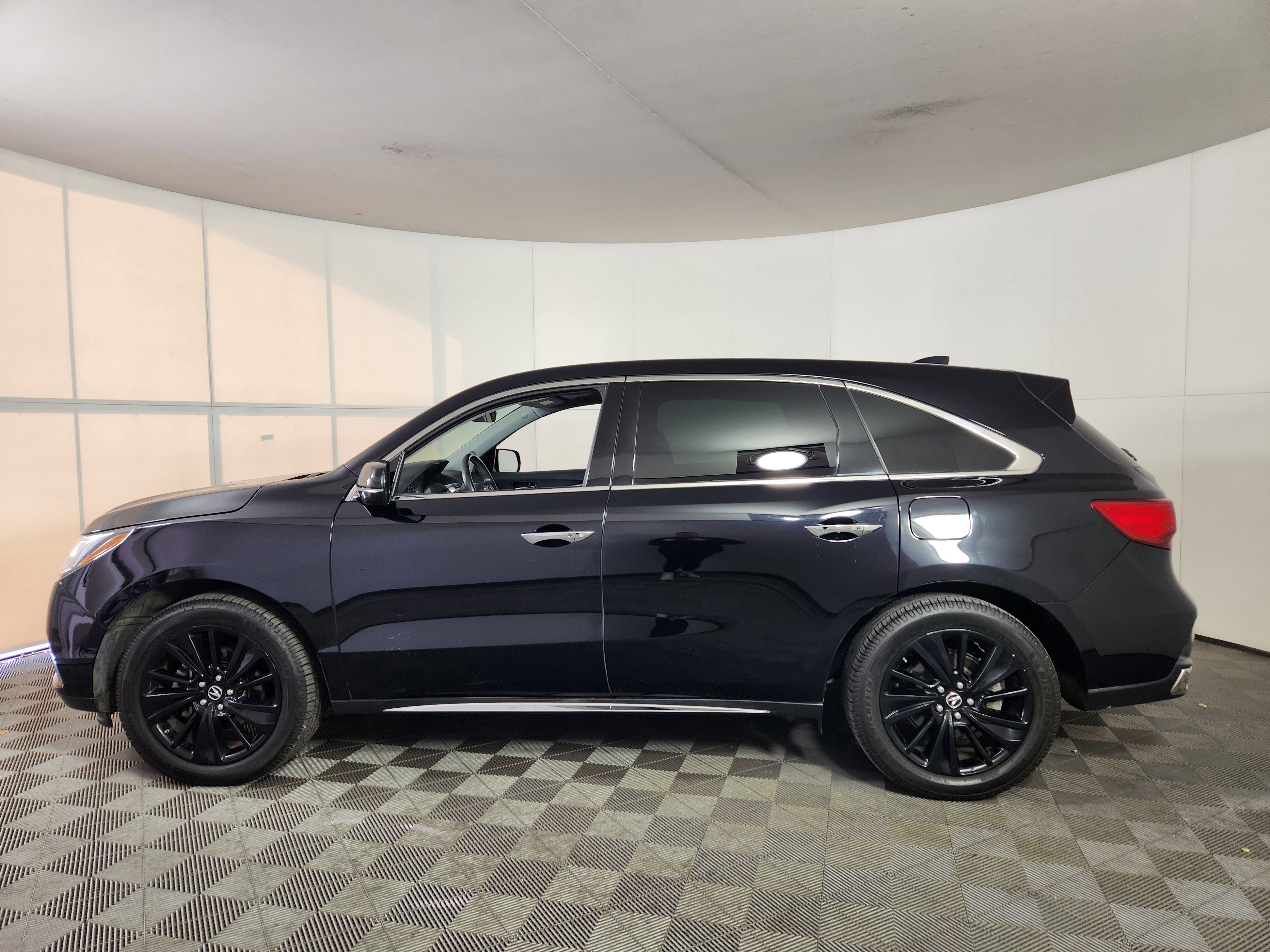 Used 2020 Acura MDX SH-AWD w/ Technology Package image 2