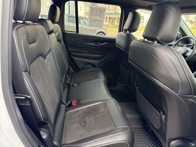 Used 2023 Jeep Grand Cherokee Altitude image 37