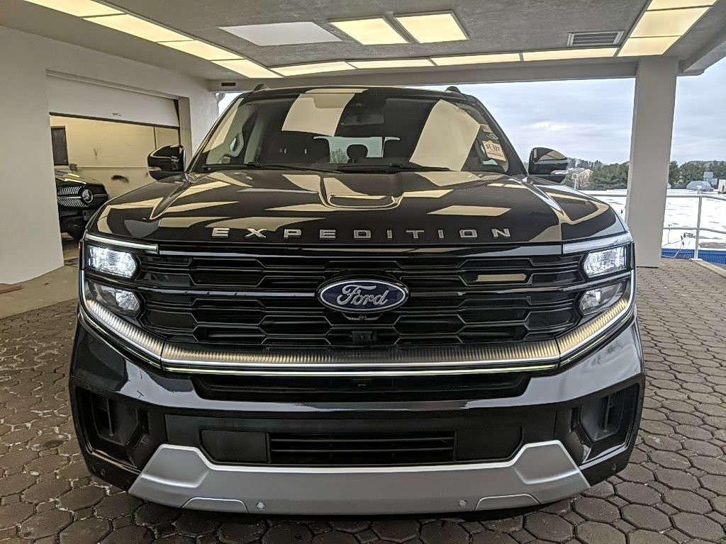 Certified 2025 Ford Expedition Max Platinum image 8
