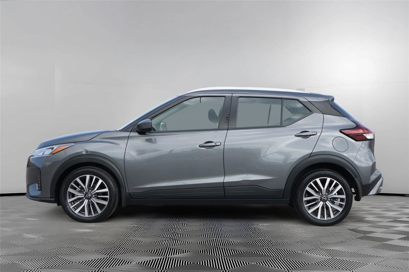 Used 2024 Nissan Kicks SV FWD image 7