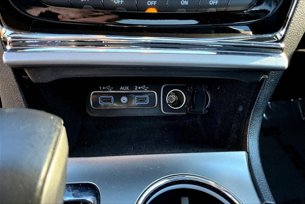 Used 2019 Jeep Grand Cherokee Altitude AWD/4WD image 18