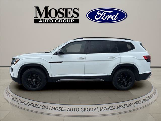 Used 2024 Volkswagen Atlas Peak Edition SE AWD/4WD image 6