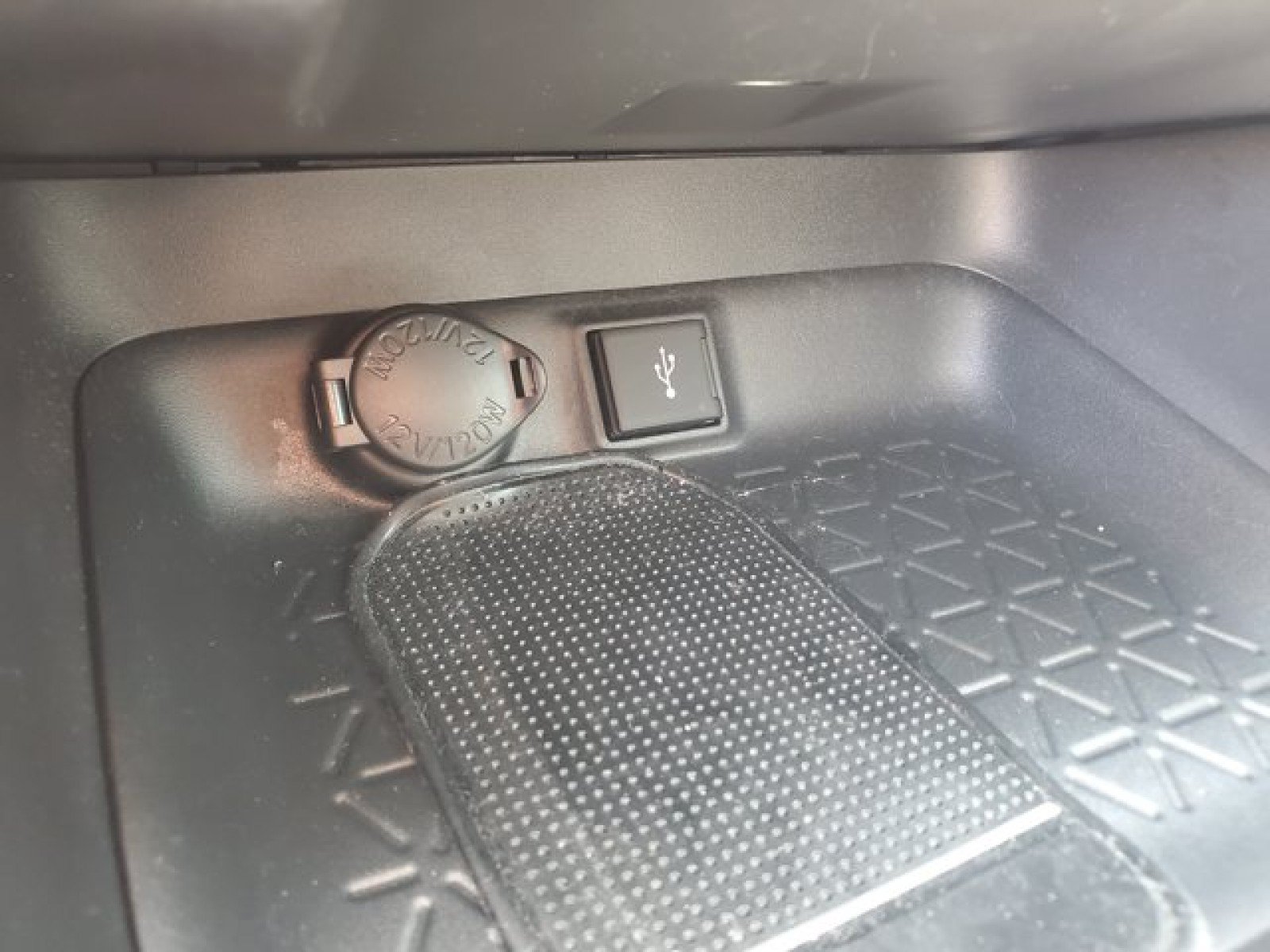 Used 2020 Toyota RAV4 LE FWD image 22